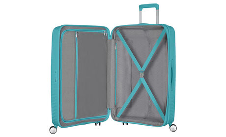 Organización interior con bolsillo extra con cremallera.