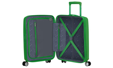 Organización interior con bolsillo extra con cremallera.