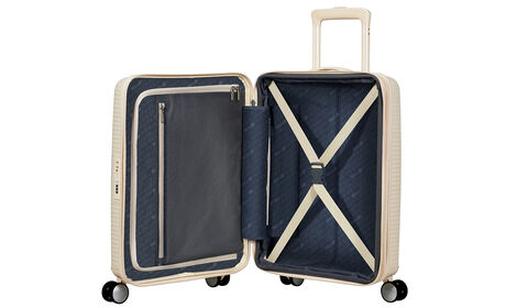 Organización interior con bolsillo extra con cremallera.