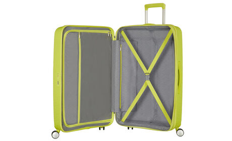 Organización interior con bolsillo extra con cremallera.