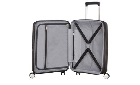 Organización interior con bolsillo extra con cremallera.