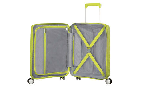 Organización interior con bolsillo extra con cremallera.