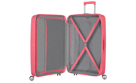 Organización interior con bolsillo extra con cremallera.