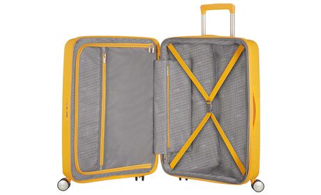 Organización interior con bolsillo extra con cremallera.