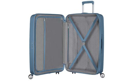 Organización interior con bolsillo extra con cremallera.