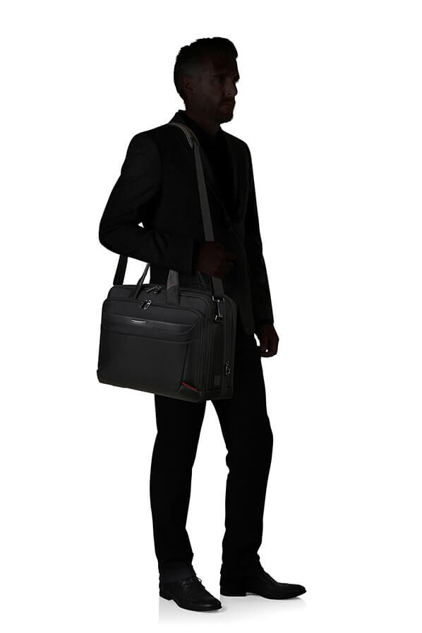 Samsonite Pro-Dlx 6 Bailhandle Expandable 17.3'  Black Samsonite Pro-Dlx 6 Bailhandle Expandable 17.3'  Black