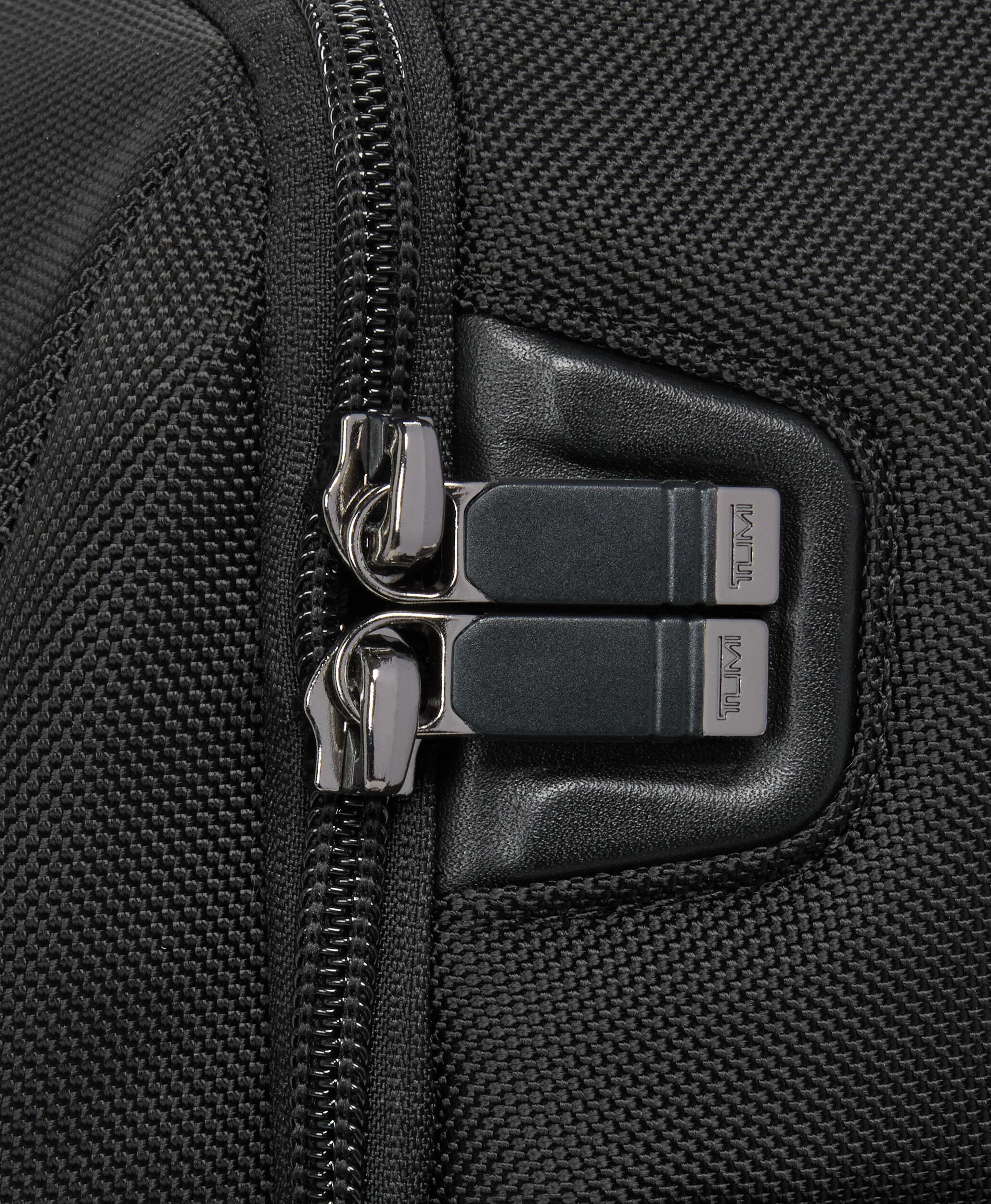 Alpha Tumi brief pack