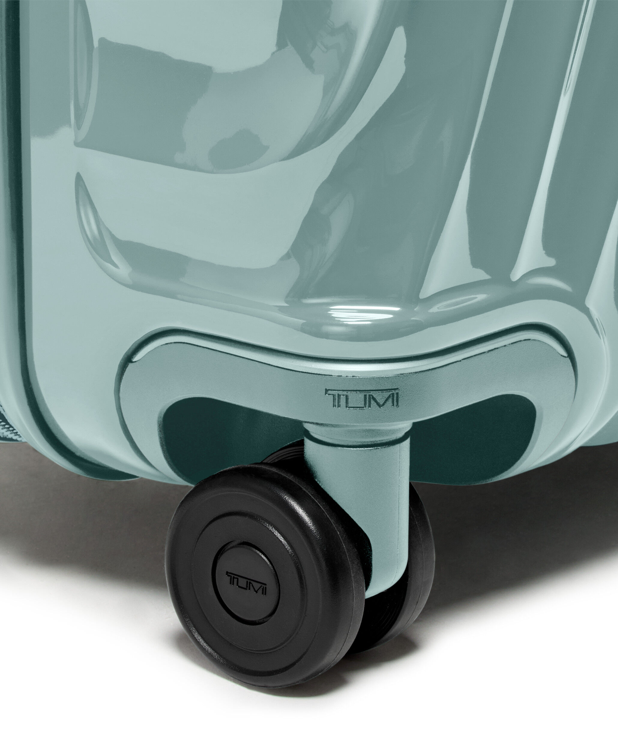 TUMI Maleta expansible Short Trip 66 cm