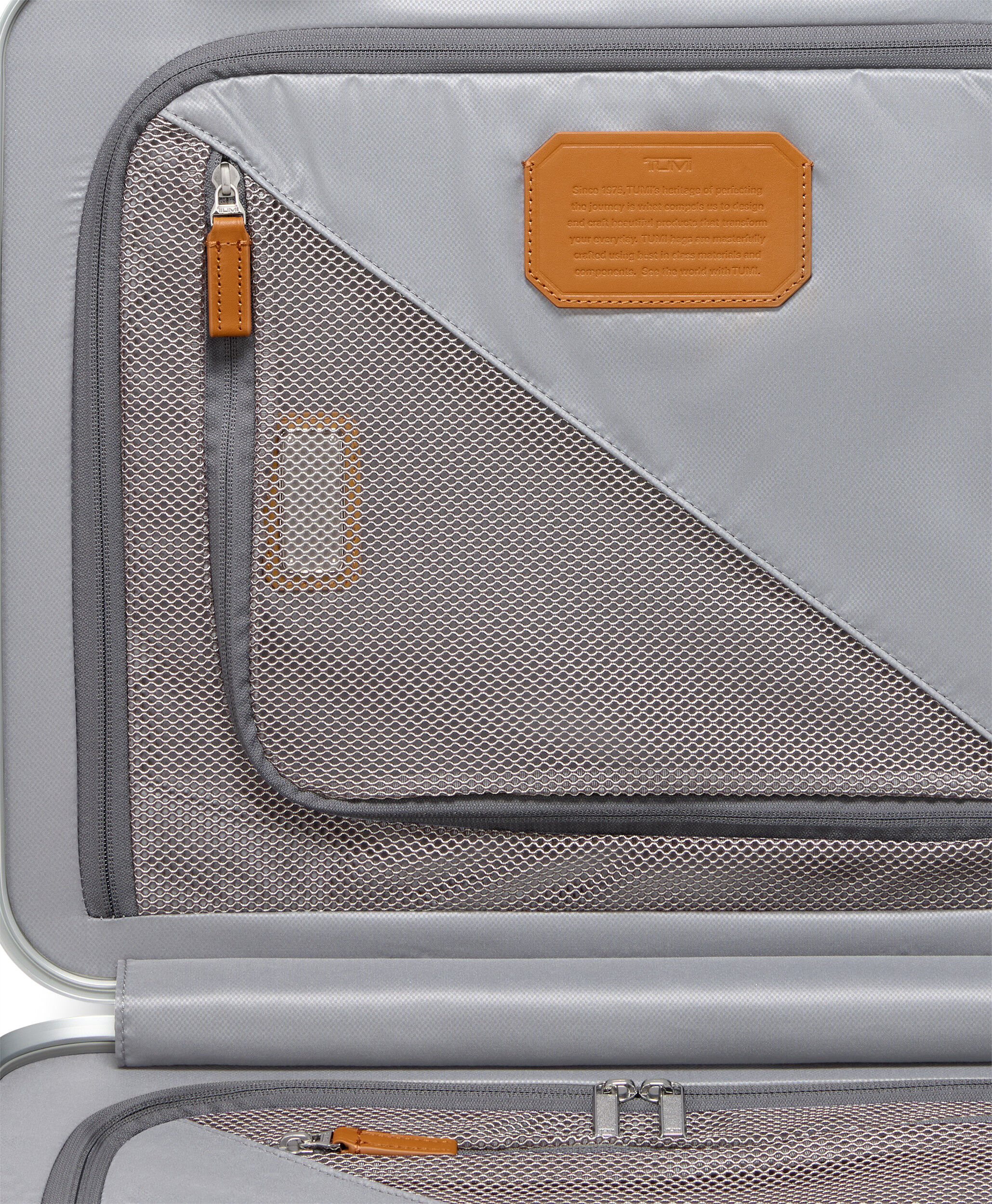 19 Degree Aluminium Spinner (4 wheels) 56 cm - Cont. | TUMI Large Cabin