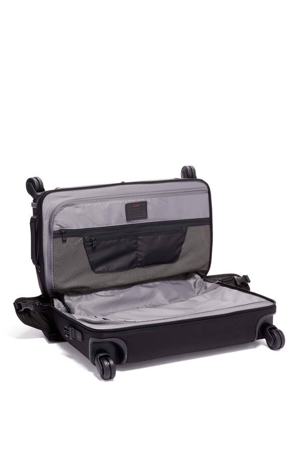 TUMI Alpha 3 GARMENT 4 WHL C/O Black